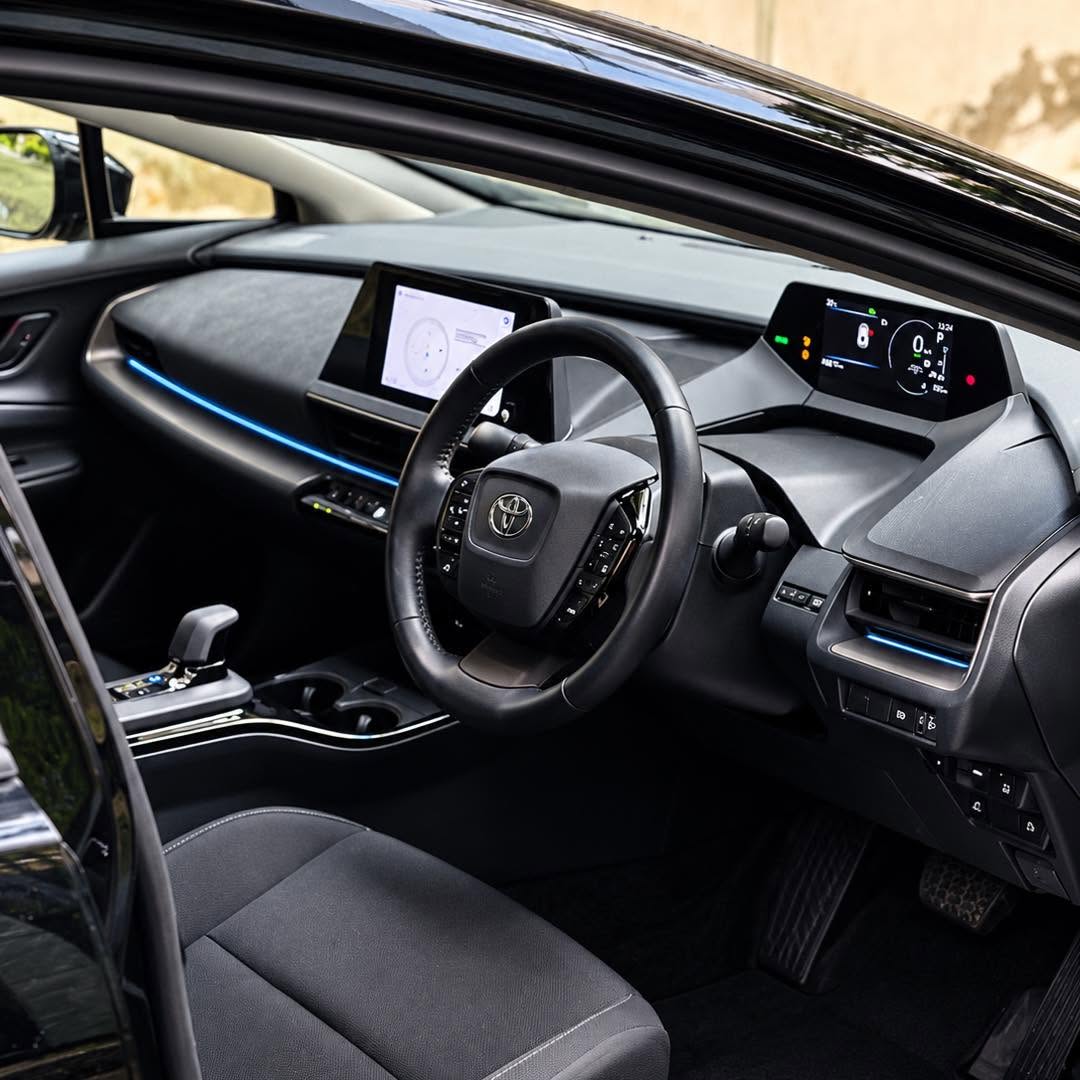 Prius U Package/ 360 cam / hand rest/2023 model